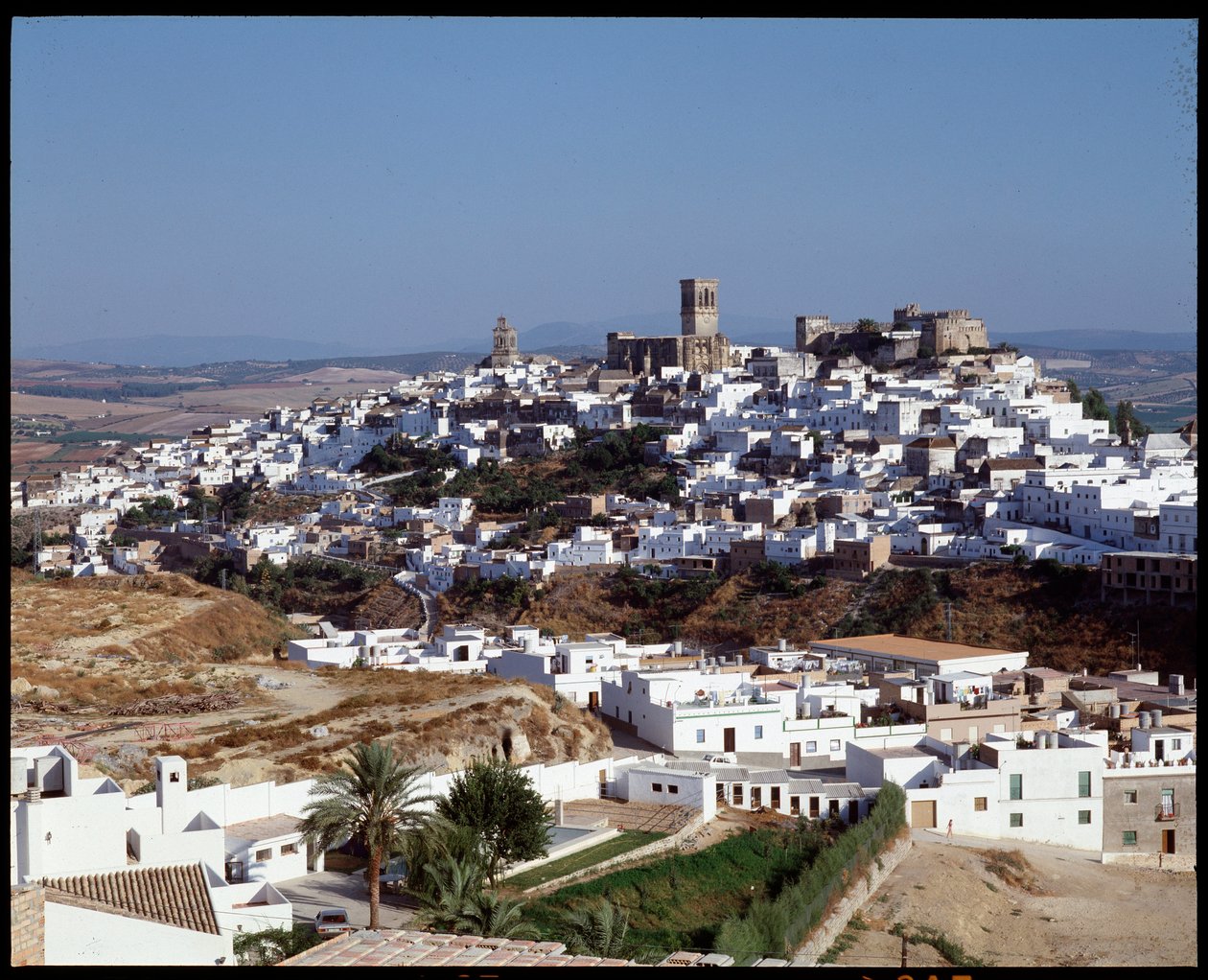 منظر بانورامي لمدينة Arcos de la Frontera ، الأندلس ، إسبانيا بواسطة مدرسة الاسبانية