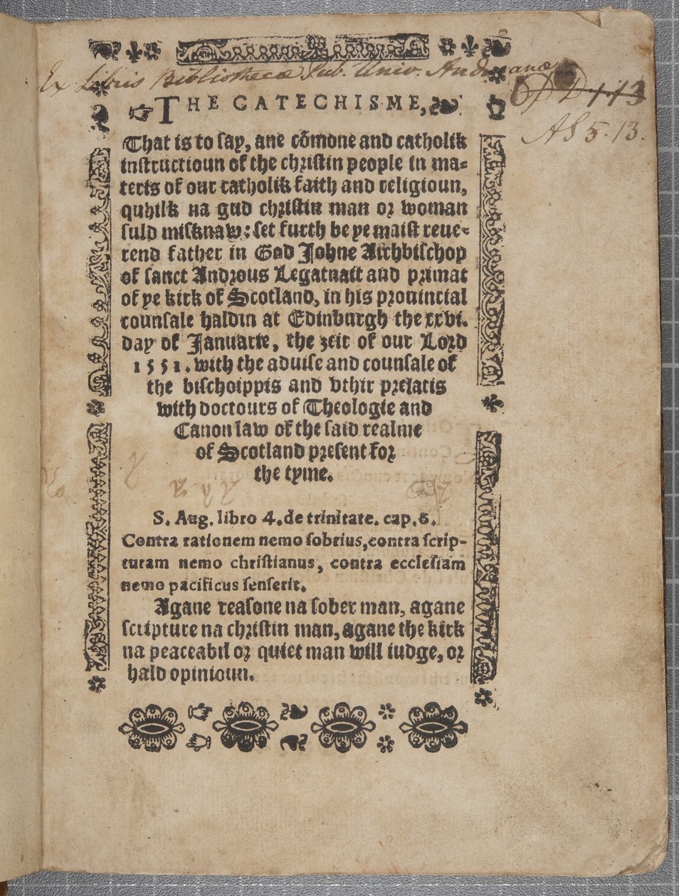 صفحة العنوان في التعليم المسيحي ، 1552 بواسطة المدرسة الاسكتلندية