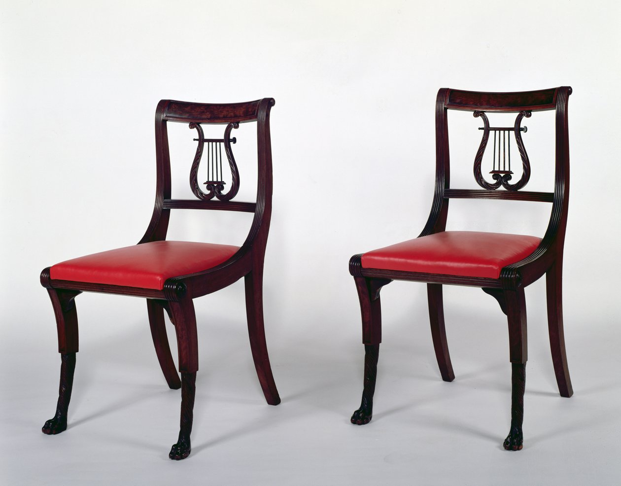 كراسي جانبية من Duncan Phyfe Workshop، 1810-20 (mahogany) بواسطة المدرسة الاسكتلندية
