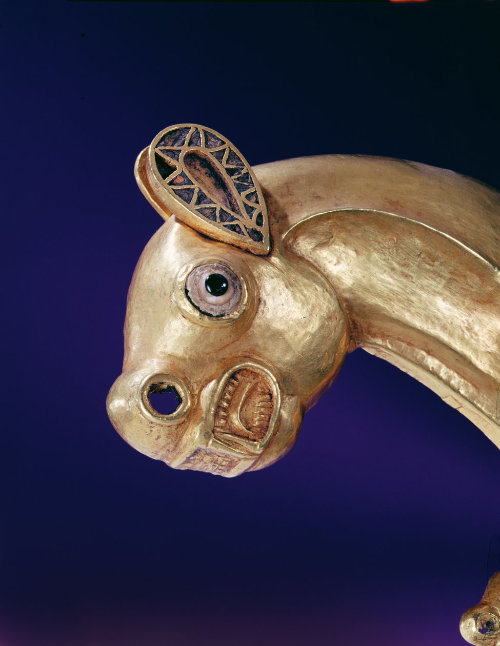 شعار درع على شكل النمر ، 700-650 قبل الميلاد ذهب ، كهرمان وتفاصيل مينا ملونة من 165769 بواسطة السيثيان