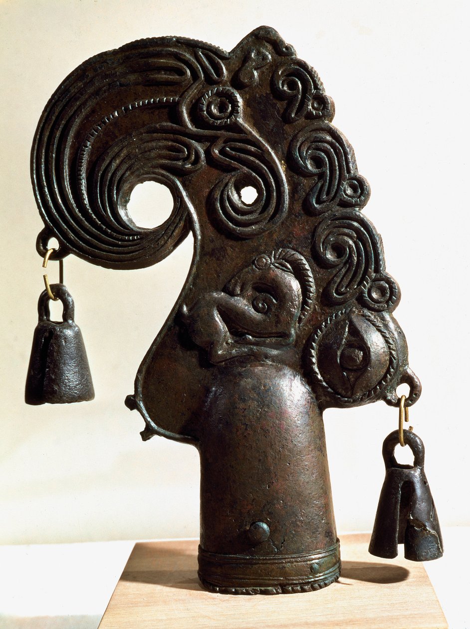 Art Scythia (Scythic Civilization أو Scythia): رأس حربة برونزي يزين حيوانًا رائعًا. من أولسكي (كوبان) ، شمال القوقاز في روسيا ، القرن الرابع قبل الميلاد. الارتفاع: 28 سم. متحف هيرميتاج سانت بطرسبرغ بواسطة السيثيان