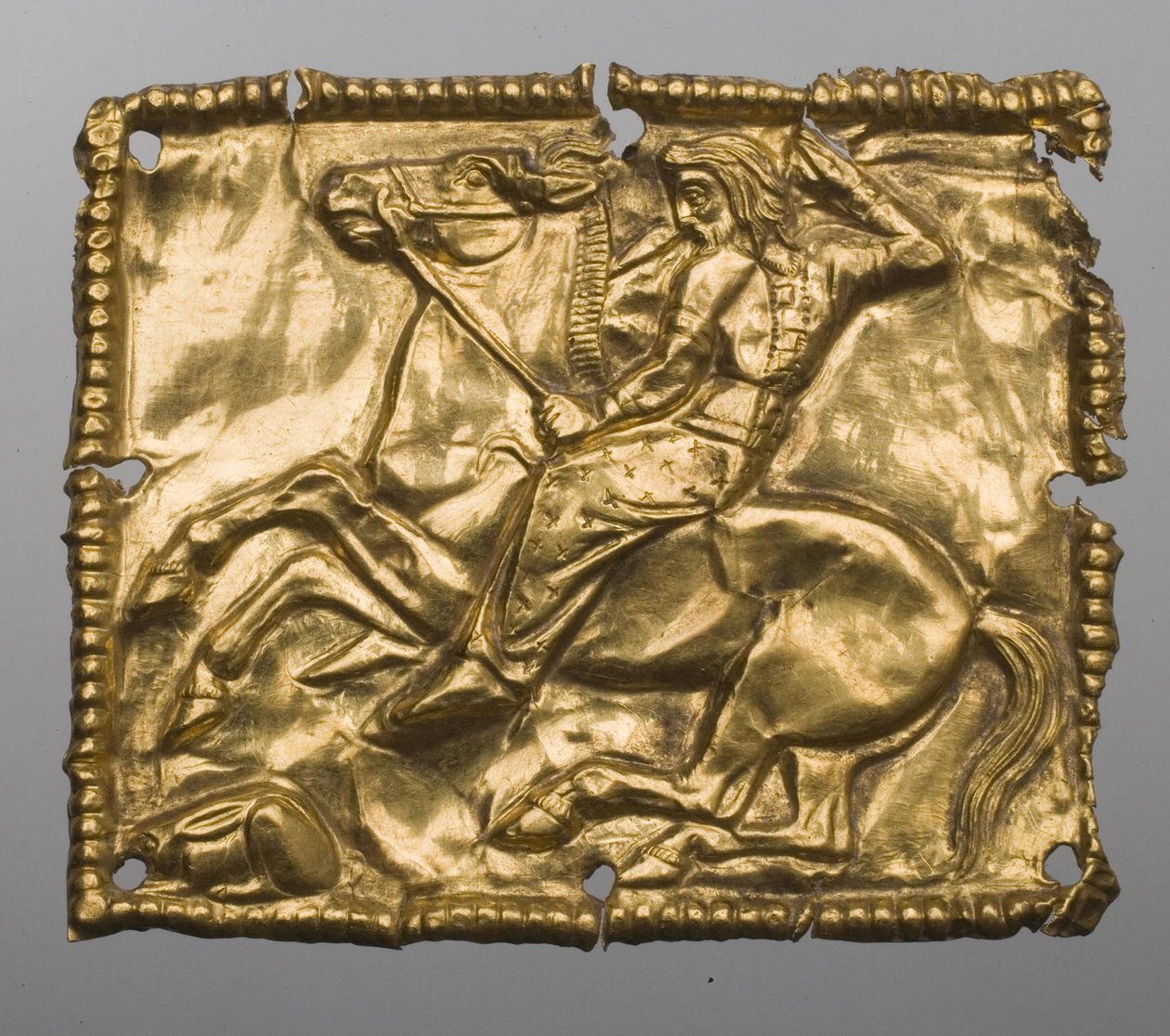 Art des steppes - Scythian Art: لوحة تصور مشهد صيد. الذهب ، الحجم: 5،2x4،2 ، القرنين الخامس والرابع قبل الميلاد ، متحف الإرميتاج ، سانت بطرسبرغ بواسطة السيثيان