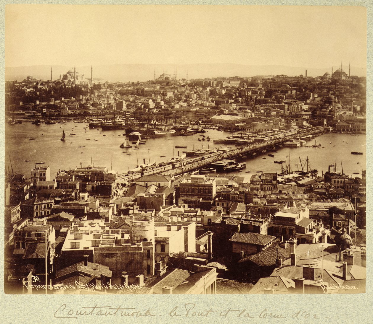 بانوراما مطلة على اسطنبول ونهر البوسفور حوالي عام 1890 (b / w photo) بواسطة سباه وجويلييه