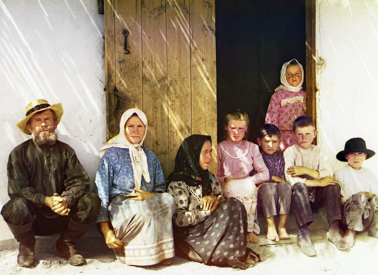 موغان: عائلة المستوطنين مع الأطفال ، جرافوفكا ، الإمبراطورية الروسية ، بين عامي 1905 و 1915 بواسطة سيرجي بروكودين غورسكي