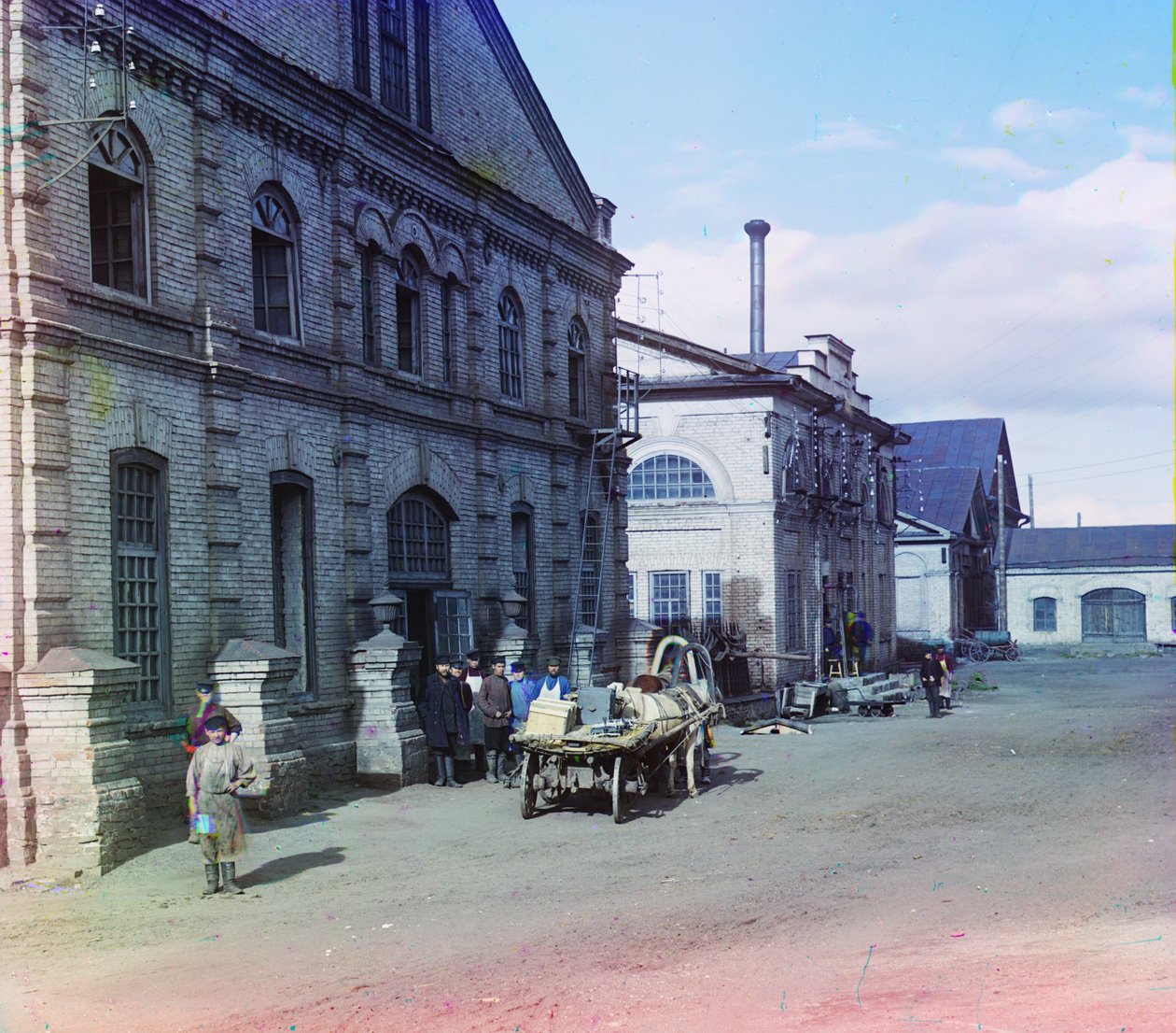 محلات ميكانيكية لإنهاء المصبوبات في Kasli Iron Works ، 1905-1915 بواسطة سيرجي بروكودين غورسكي