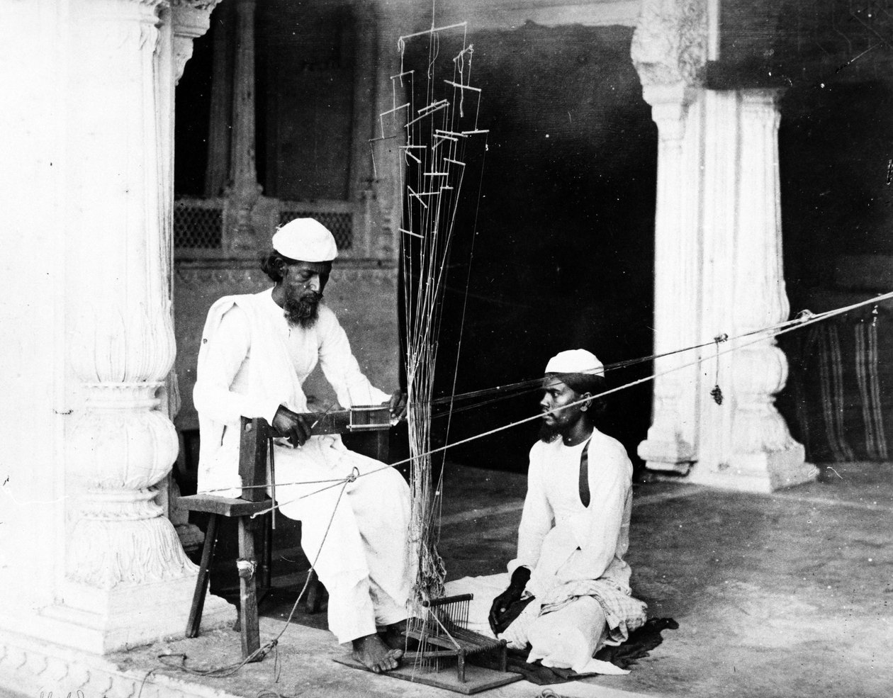 صناع الدانتيل الذهبي ، c.1863 بواسطة الراعي وروبرتسون