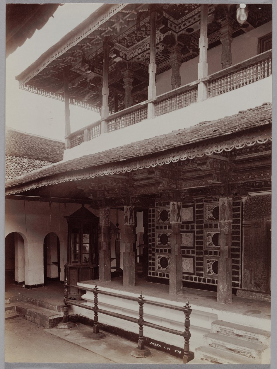 معبد بوذي في كاندي ، سيلان ، ج. 1880s. بواسطة سكين وشركاه