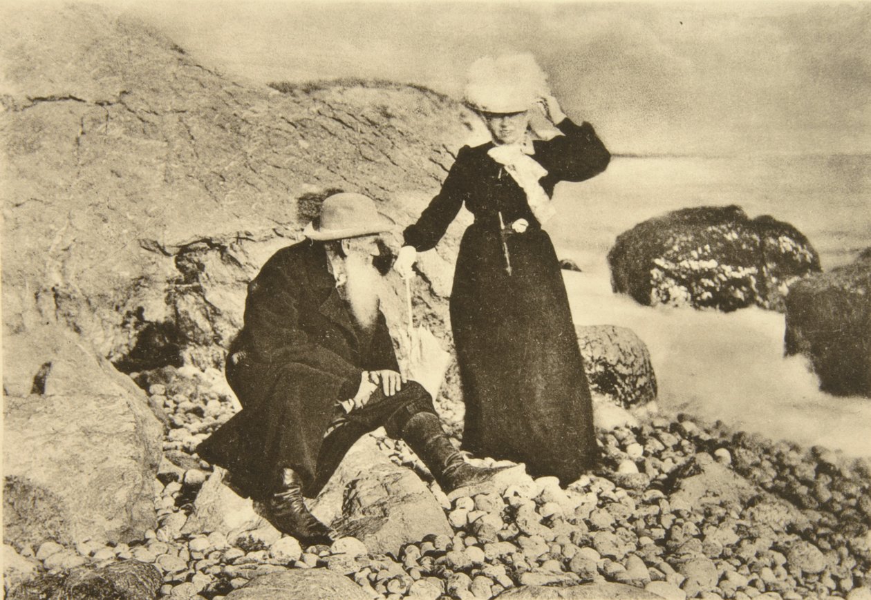 المؤلف الروسي ليو تولستوي وزوجته صوفيا على البحر الأسود ، القرم ، روسيا ، 1902 بواسطة صوفيا أندرييفنا تولستايا