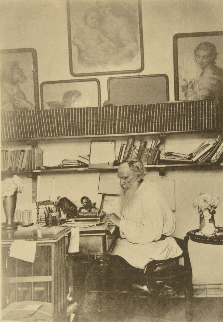 المؤلف الروسي ليو تولستوي في العمل ، 1890s بواسطة صوفيا أندرييفنا تولستايا