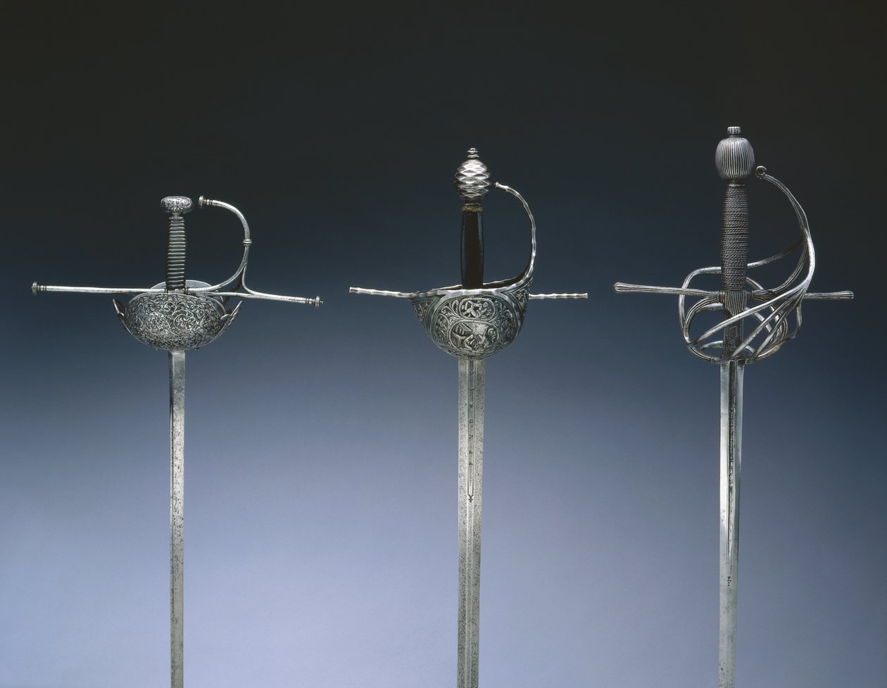 Rapiers، c.1650 (الصلب والجلد والخشب) بواسطة المدرسة الاسبانية