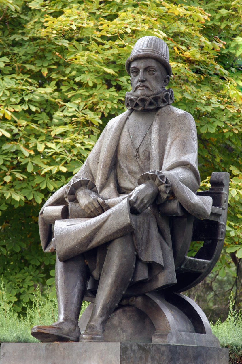 Statue of Felipe II (1527-98) (bronze) بواسطة المدرسة الاسبانية