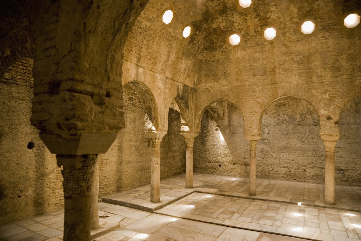Steam Room in the Arab Baths, Granada (photo) بواسطة المدرسة الاسبانية