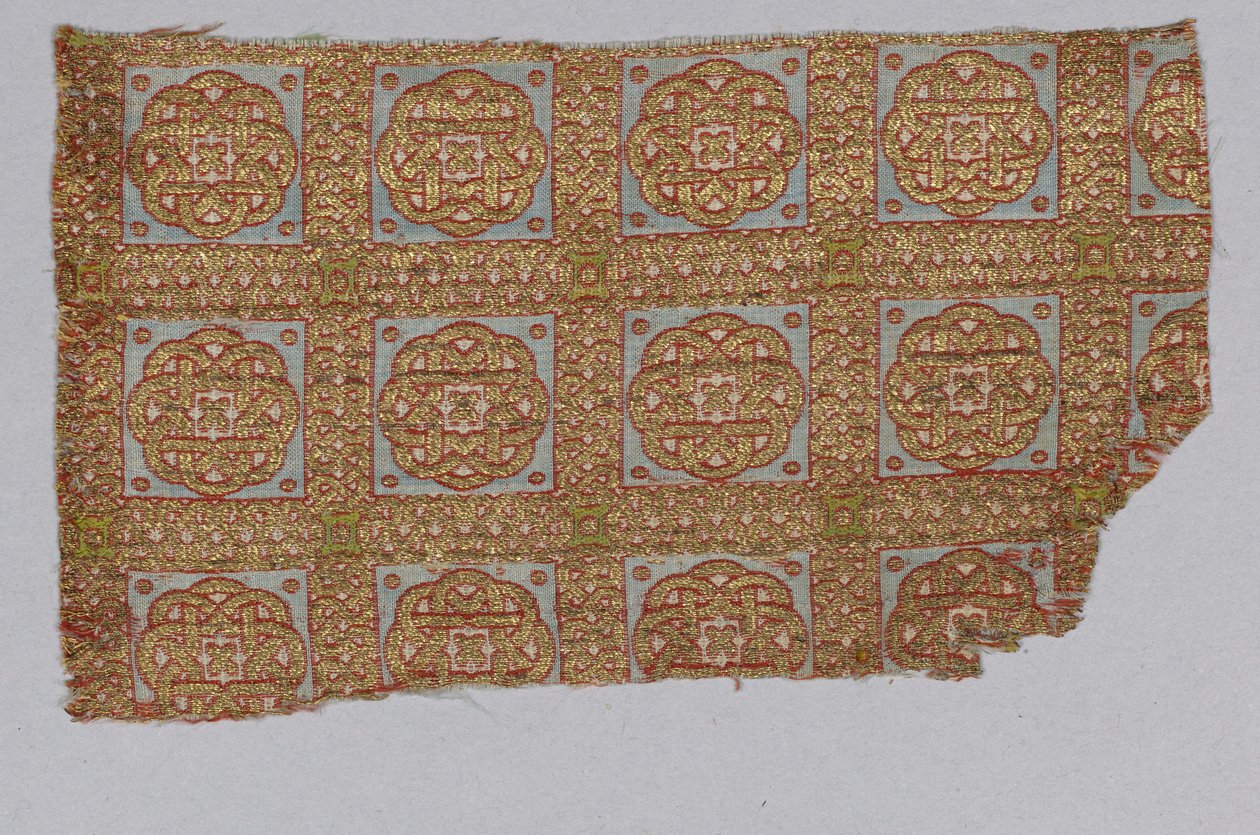 جزء من نسيج من Dalmatic of San Valerius (حرير ، ركيزة حيوانية مذهبة حول لب من الحرير) بواسطة المدرسة الاسبانية