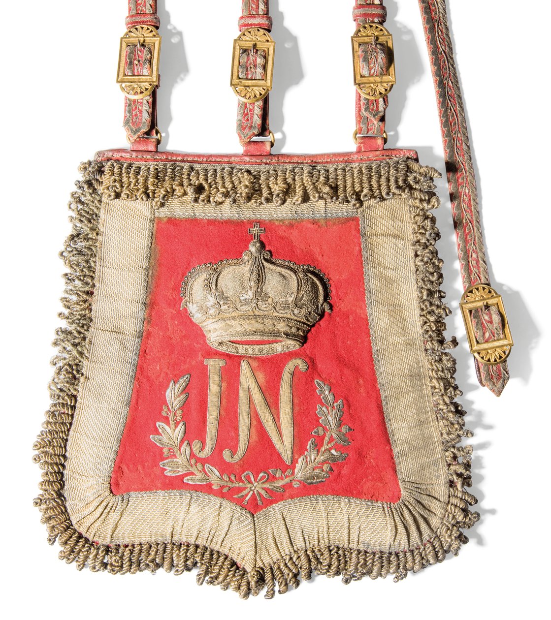 Sabretache لجوزيف نابليون بونابرت ، ملك إسبانيا ، قبل عام 1813 (جلد أحمر مغربي مع تطريز ذهبي وحوامل نحاسية مذهب) بواسطة المدرسة الاسبانية