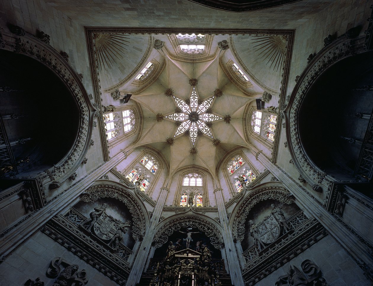 سقف Capilla del Condestable ، أواخر القرن الخامس عشر بواسطة المدرسة الاسبانية