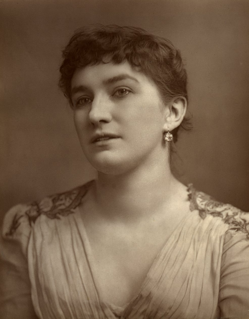 نيللي بروملي ، ممثلة ومغنية بريطانية ، 1882 بواسطة شركة سانت جيمس للتصوير الفوتوغرافي