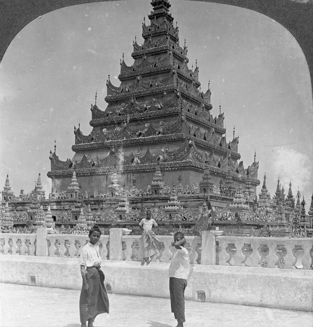 Arakan Pagoda ، ماندالاي ، بورما ، 1908. بواسطة شركة السفر ستيريو