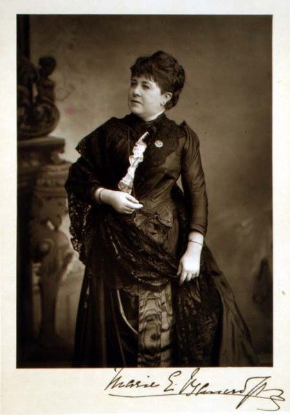 ماري إيفي ويلتون بانكروفت (1839-1921) ، ممثلة ومديرة مسرحية ، صورة شخصية (صورة بالأبيض والأسود) بواسطة استوديو والري