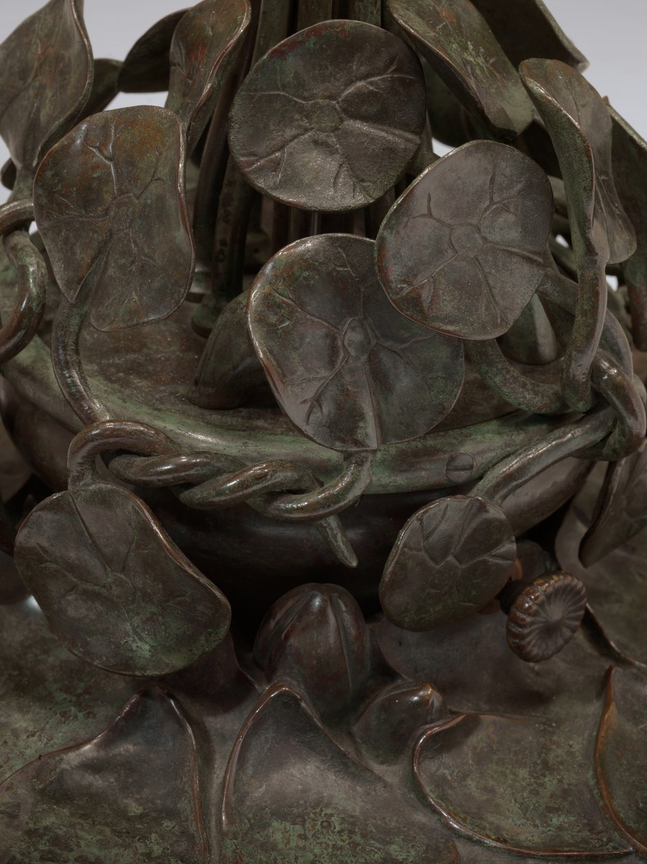 مصباح طاولة `` Pond Lily &39;&39; ، حوالي 1903 (زجاج رصاصي وبرونز مطلي) بواسطة استوديوهات تيفاني