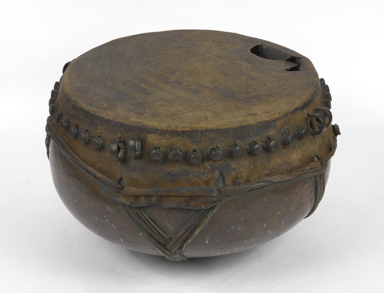 طبلة غلاية سودانية ، c1898 (نحاسي) بواسطة المدرسة السودانية