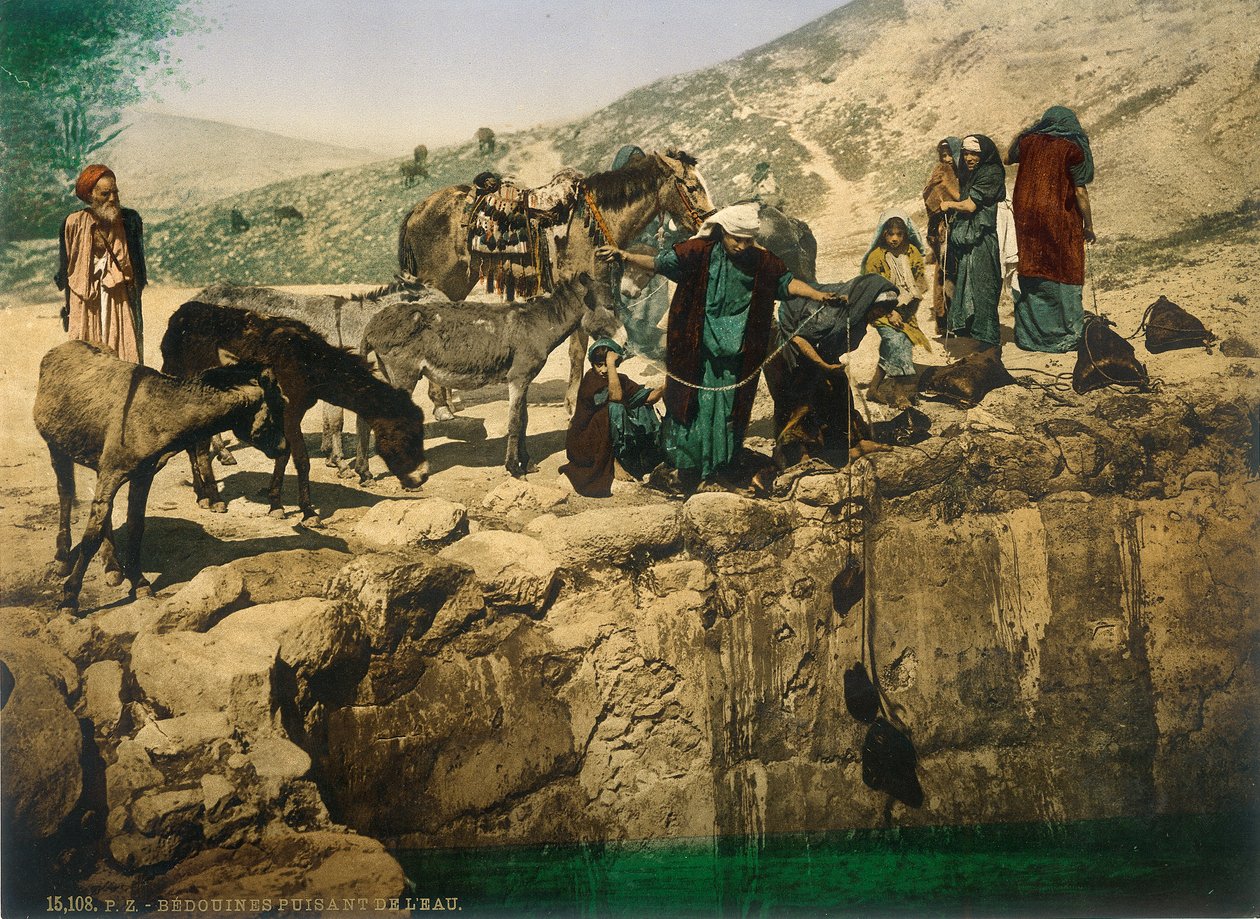 نساء بدويات يسحبن الماء ، 1880-1900 (فوتوكروم) بواسطة المصور السويسري