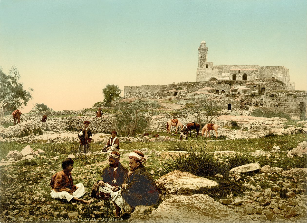 الكنيسة الصليبية للقديس صموئيل (الآن مسجد) في Neby Samwil ، c.1880-1900 (photochrom) بواسطة المصور السويسري