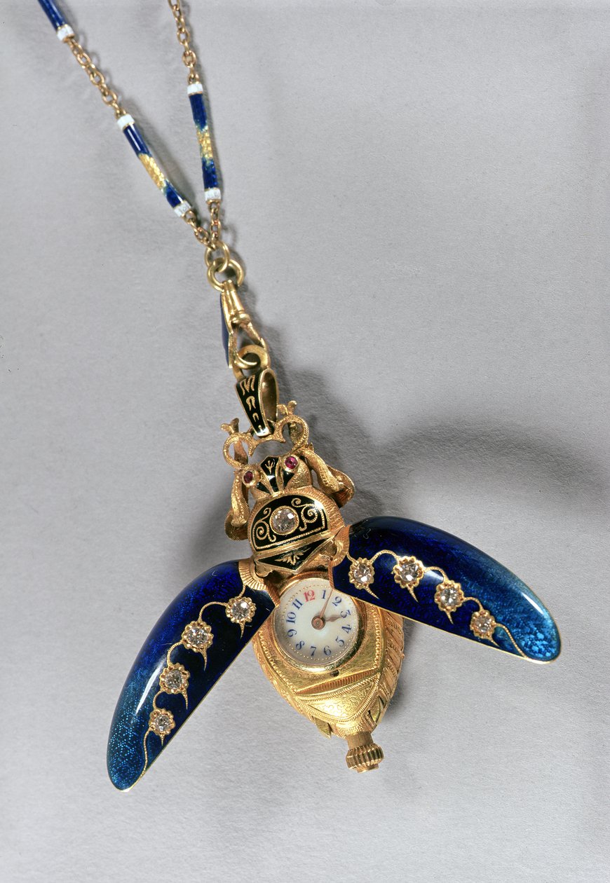 ساعة متدلية على شكل جعران ، Chaux-de-Fonds ، 1890s (ذهب ، سبائك نحاسية ، قطع الماس ، ياقوت ومينا) بواسطة المدرسة السويسرية
