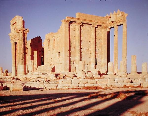 معبد بل 32 م بواسطة سوري