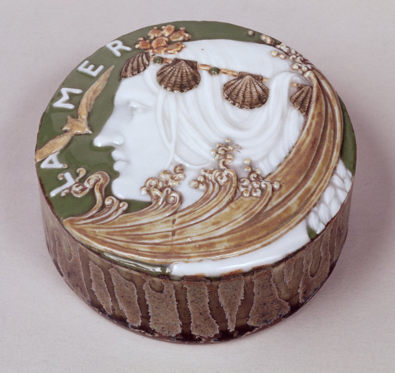 Sevres ثقالة الورق ، زخرفة الإغاثة المحززة والتطبيقية ، 1900 (سيراميك) بواسطة سيارة ماكسيمين دوات