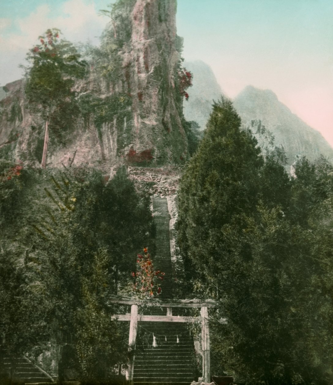 منظر لجبل ميوغي في محافظة غونما، حوالي عام 1900 - 1915 (صورة فوتوغرافية) بواسطة 