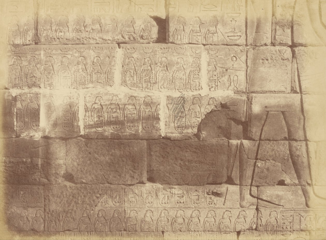 منظر عن قرب للنقوش والمنحوتات الهيروغليفية (قائمة الدول المهزومة) ، الكرنك بواسطة Théodule Devéria