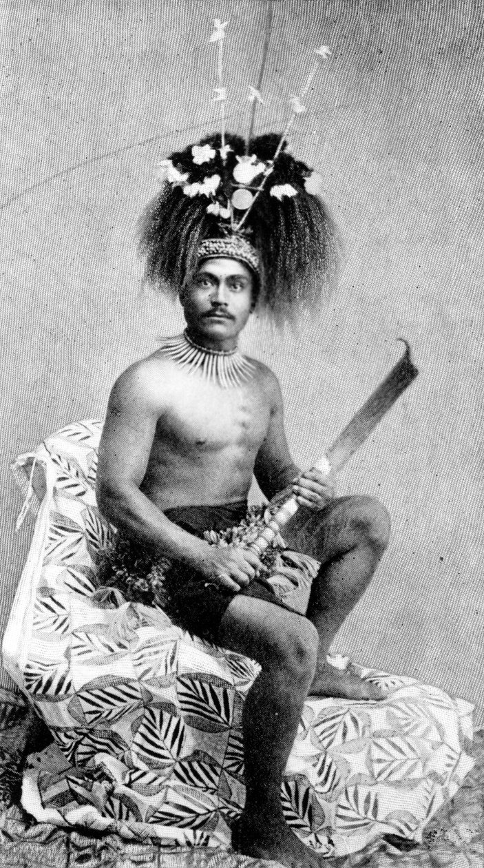 تالولو ، يرتدي الفستان الاحتفالي لمانع ، حوالي عام 1895 بواسطة توماس أندرو