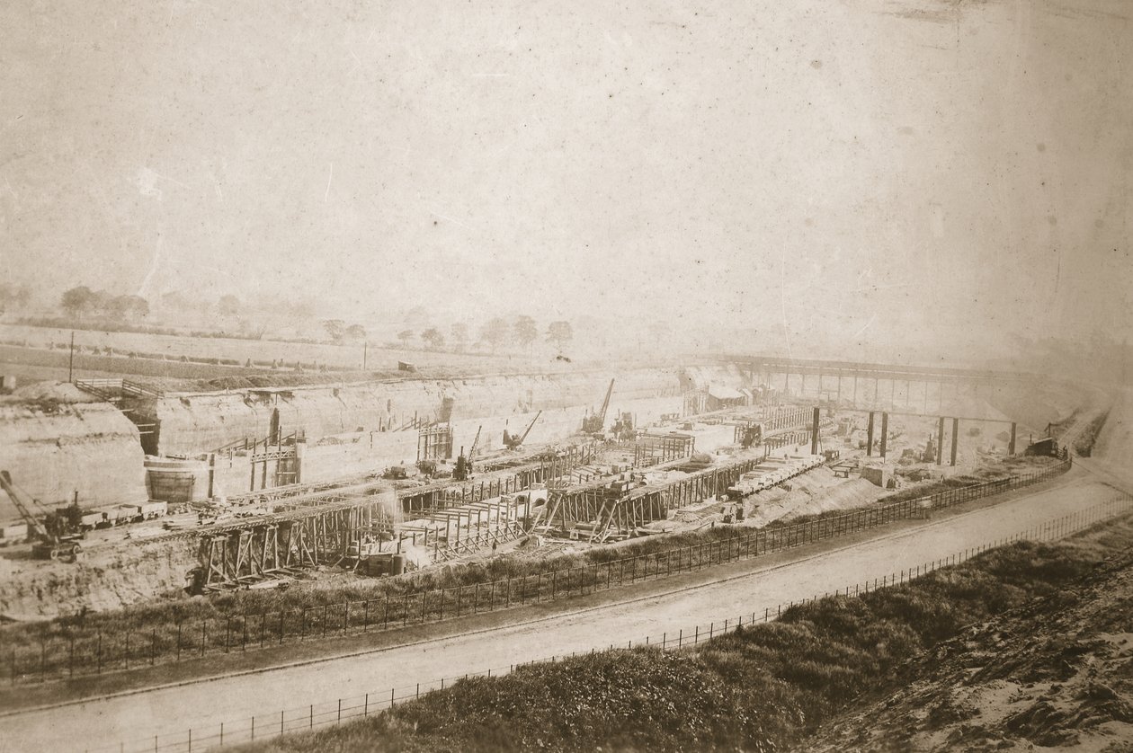 جعل أقفال Latchford ، منظر من Embankment (الصورة البني الداكن) بواسطة 