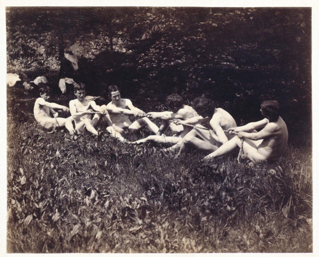 العراة الذكور في لعبة شد الحبل ، c.1883 (مطبوعة زخرفية) بواسطة توماس إيكنز