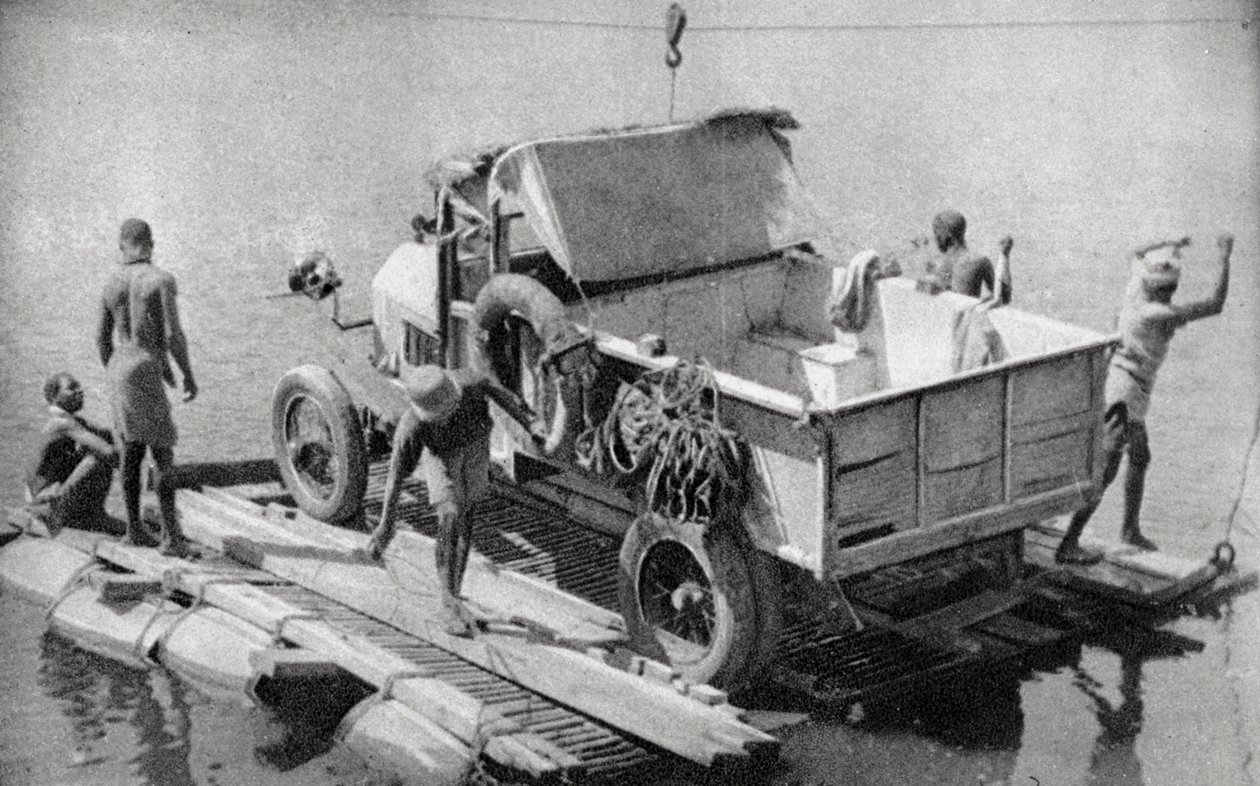 عبور نهر شامبيسي على عائم مكسور ، روديسيا الشمالية ، 1925 1927 بواسطة توماس أ. جلوفر