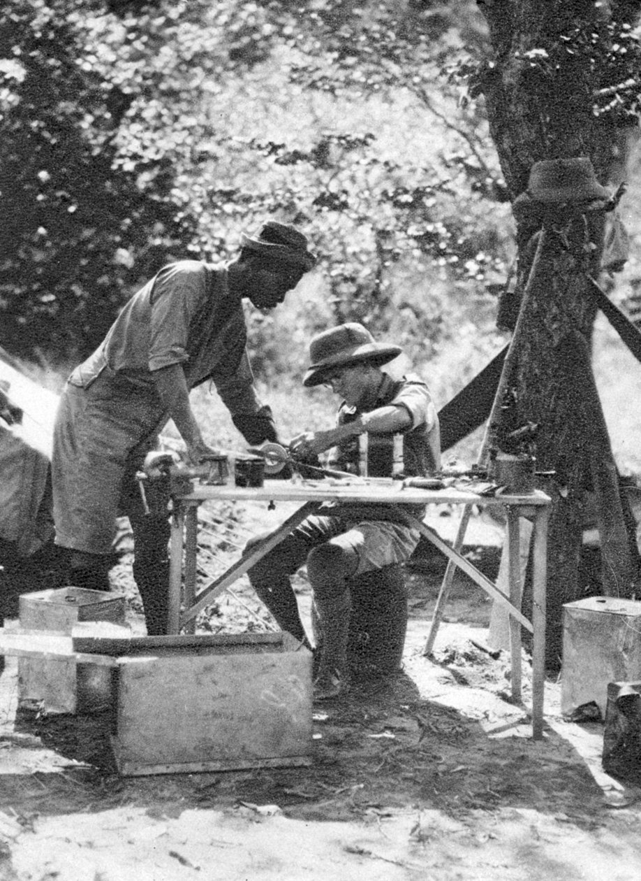 إيرول هيندز وجوليوس ماباتا ، ليفينغستون إلى بروكن هيل ، روديسيا الشمالية ، 1925 1927 بواسطة توماس أ. جلوفر