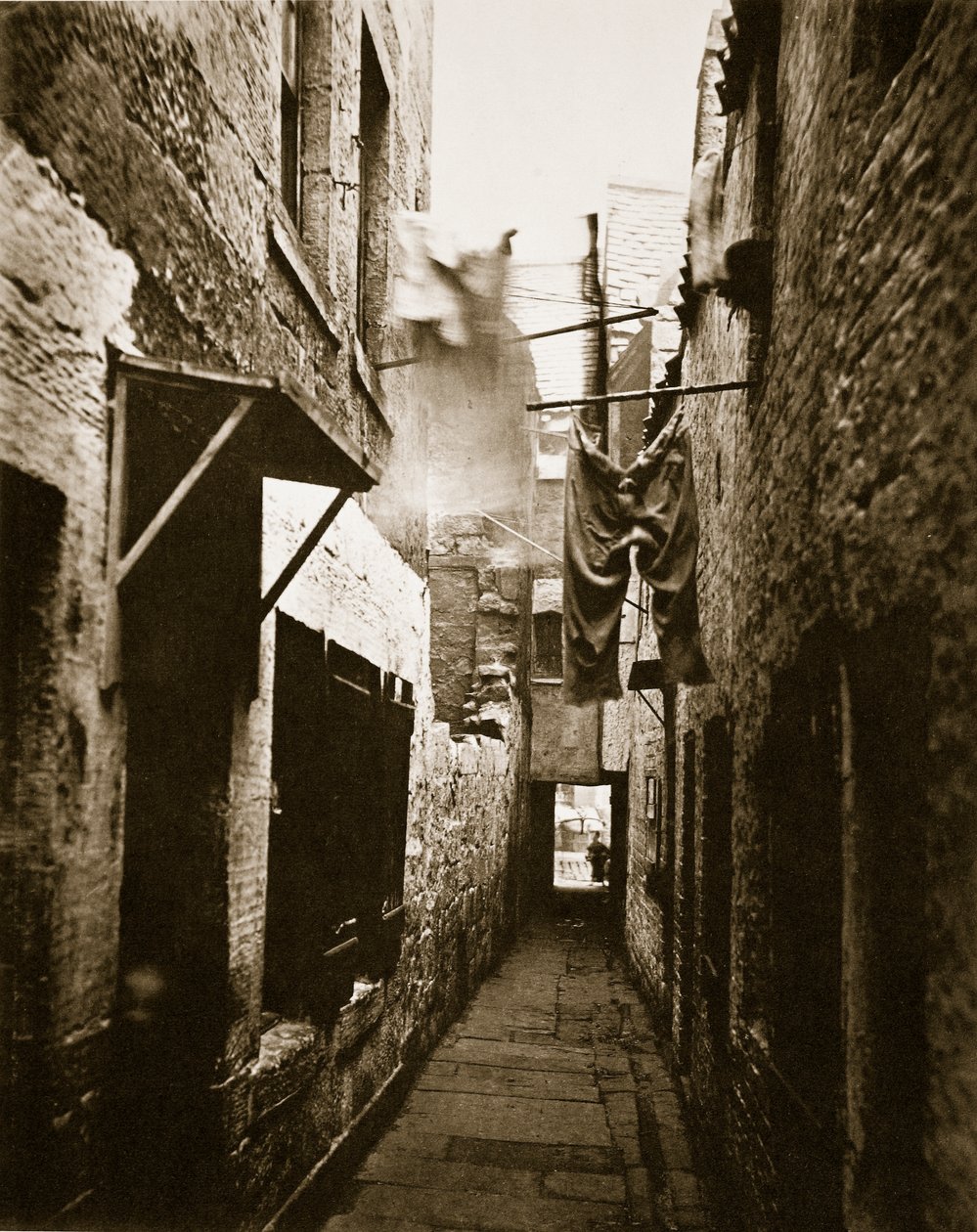 إغلاق ، 101 High Street ، غلاسكو ، c.1878 بواسطة توماس عنان