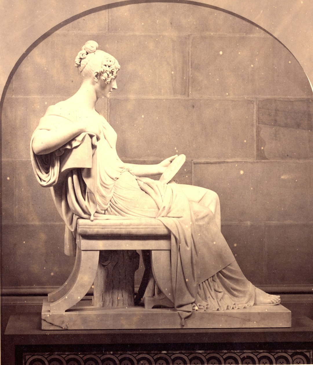 Seated Statue of Pauline Borghese (marble) بواسطة توماس كامبل