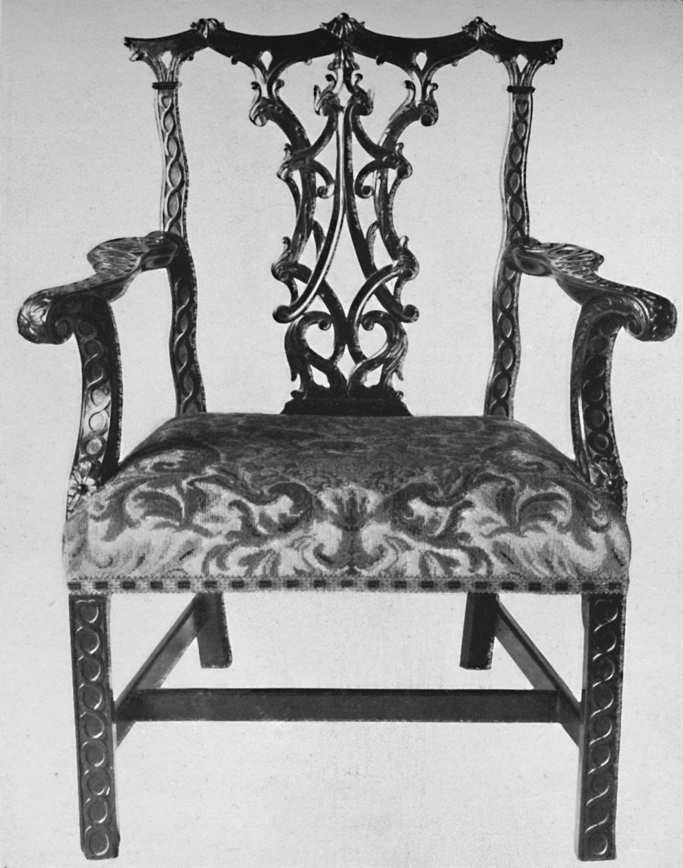 كرسي Chippendale الصيني مع مقعد في التطريز المعاصر ، منتصف القرن الثامن عشر ، 1928 بواسطة توماس شيبيندال