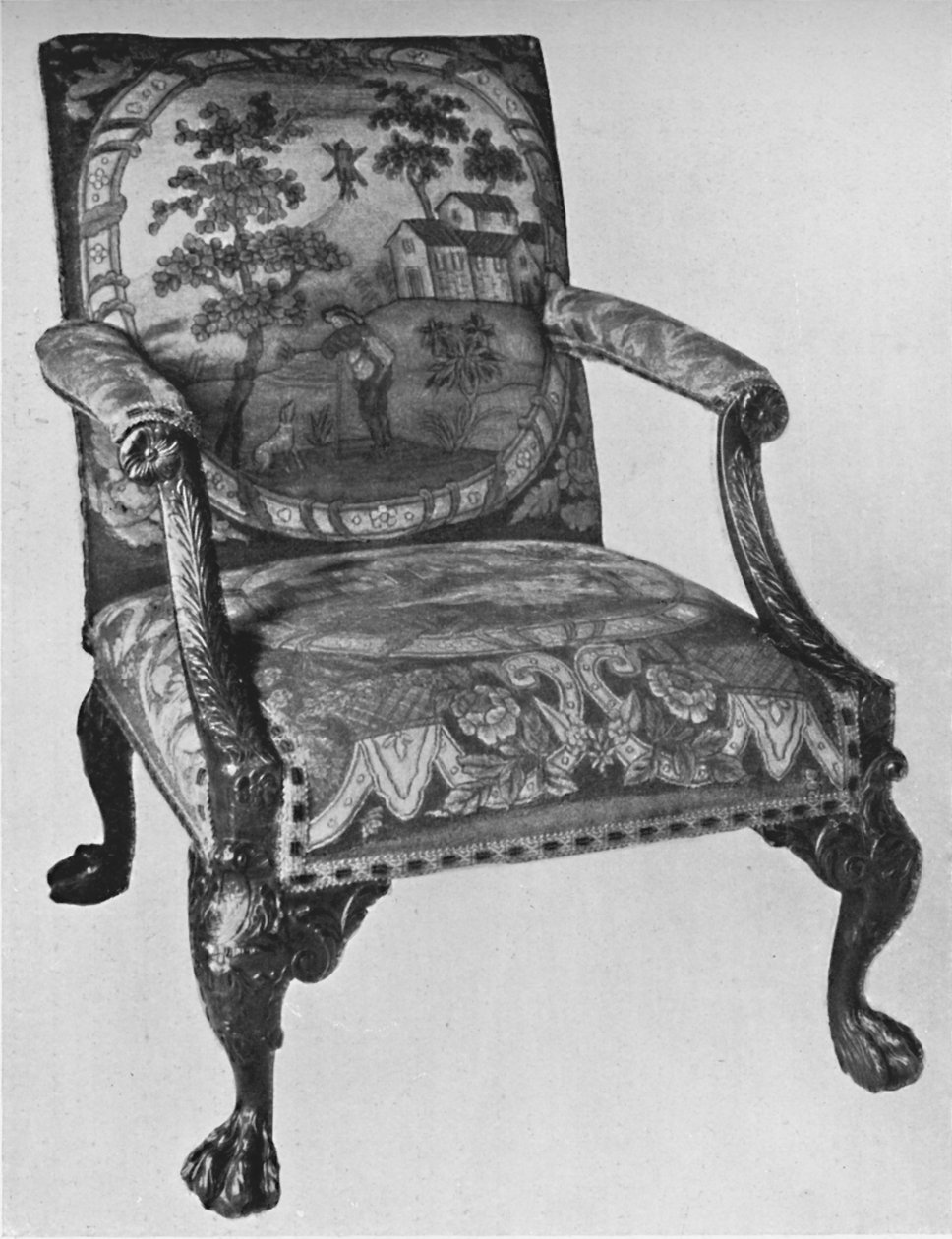 Chippendale Mahogany - كرسي ذراع مع تنجيد التطريز ، منتصف القرن الثامن عشر ، 1928 بواسطة توماس شيبيندال