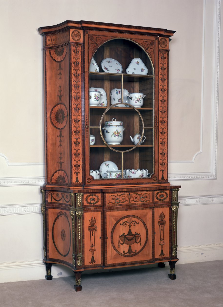 واحدة من خزانتين ، بتكليف من أول Viscount Melbourne لملبورن هاوس ، بيكاديللي (الآن ألباني) ، c.1773 (satinwood و mahogany) بواسطة توماس شيبيندال