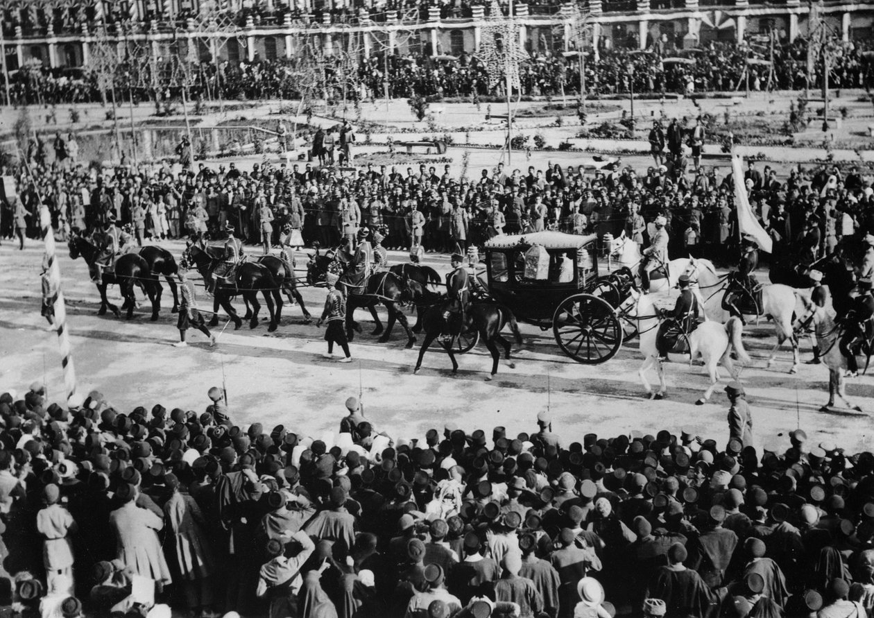 موكب التتويج ، طهران ، 1926 بواسطة توماس إي وهوراس جرانت جرانت