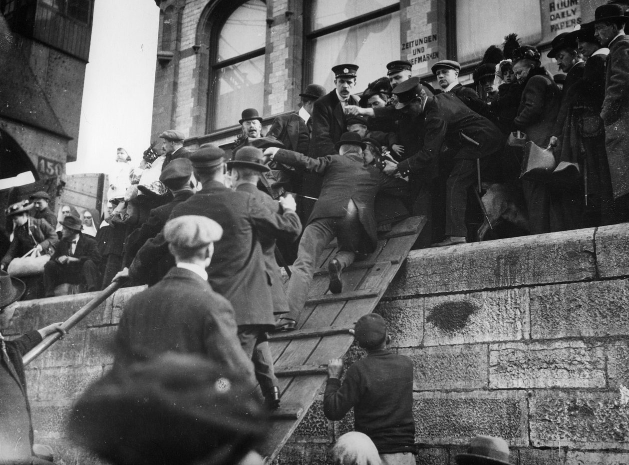 "الرحلة من أنتويرب" ، 1914 بواسطة توماس إي وهوراس جرانت جرانت
