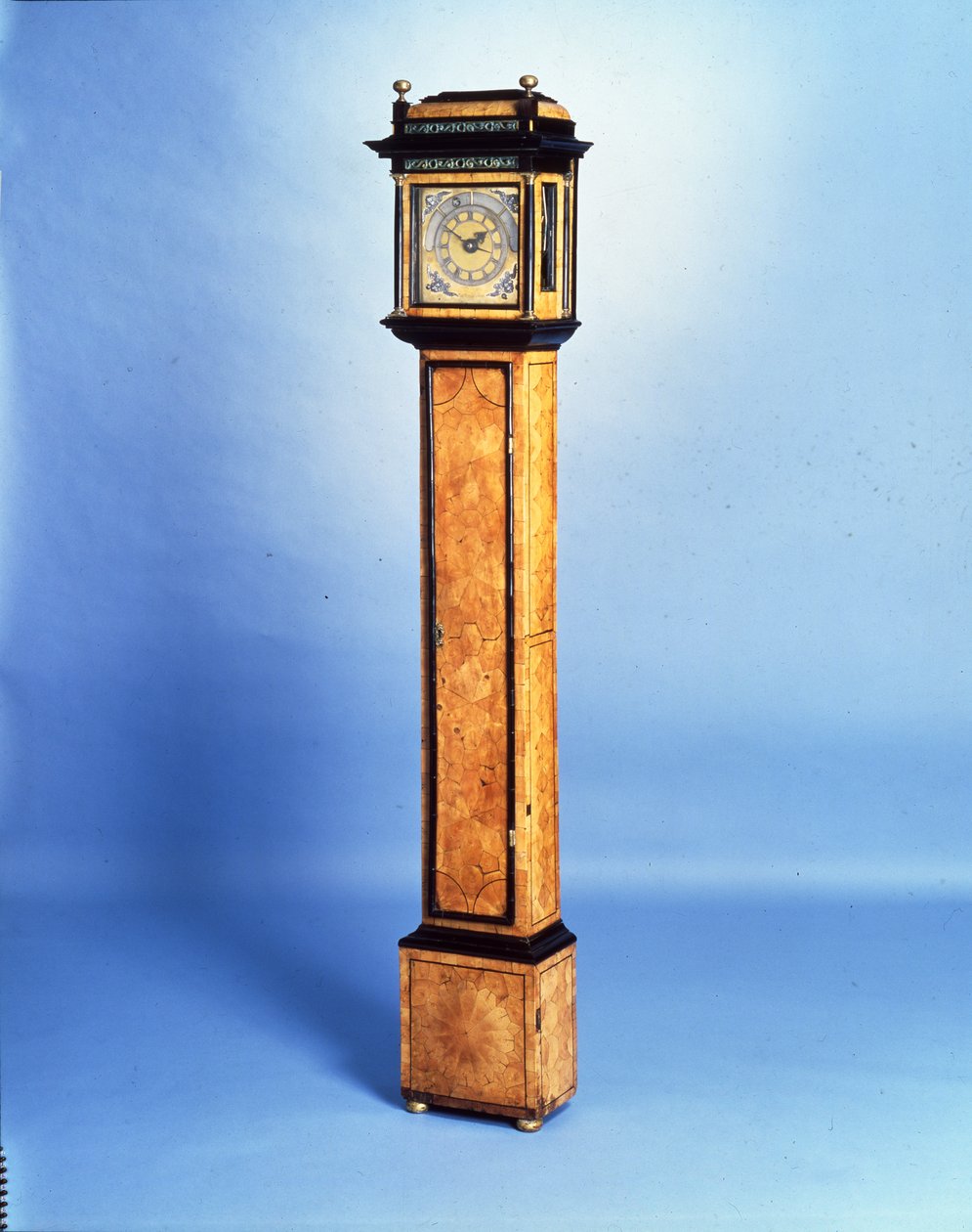 The Boxwood Tompion Night Clock ، c.1678-80 (خشب البقس والأبنوس) بواسطة توماس تومبيون