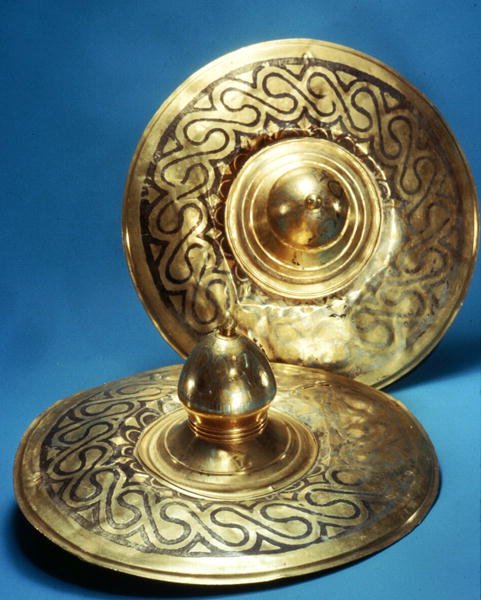 اغطية (ذهب مرصع بالفضة) بواسطة التراقي