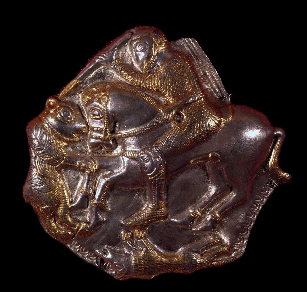 Thracian civilization: gold silver sconce representing a rider attacked by a bear. 400-350 BC. Lovtch, Historical Department Museum, Bulgaria بواسطة Thracian Thracian