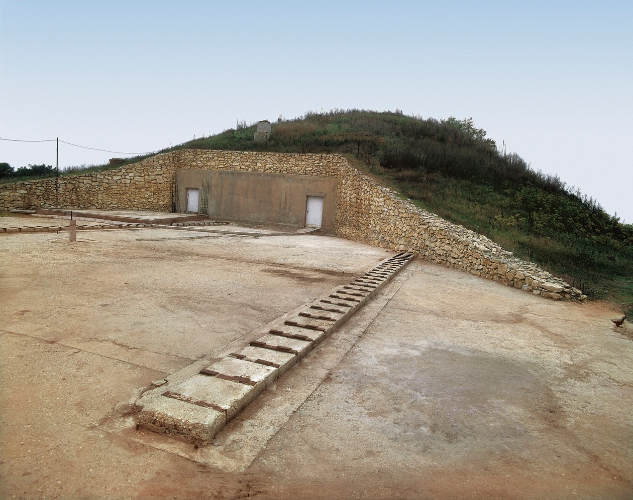 Thracian tomb of Sveshtari, Bulgaria, 3rd century BC (photo) بواسطة Thracian Thracian