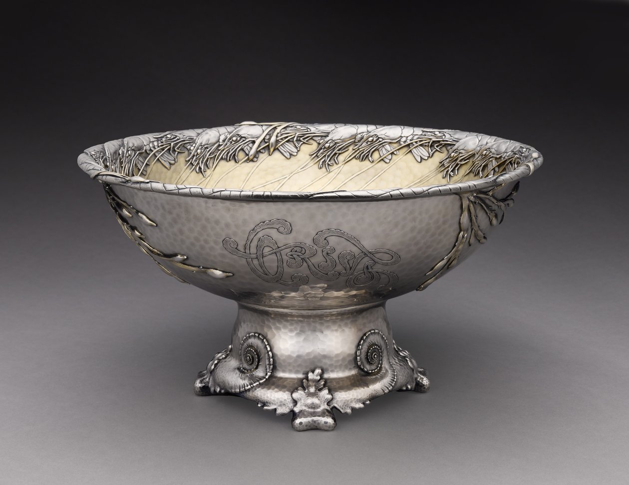 Punch Bowl، Tiffany and Company، 1884 (فضة استرليني مع مذهب) بواسطة تيفاني وشركاه تيفاني وشركاه