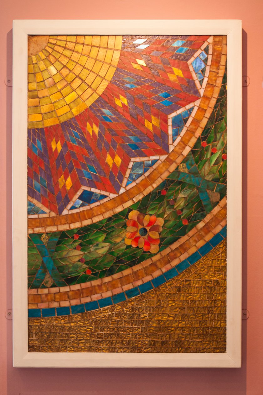 عينة من لوحة الفسيفساء لمبنى فارويل ، ديترويت ، 1915 (زجاج وجص) بواسطة تيفاني وشركاه تيفاني وشركاه