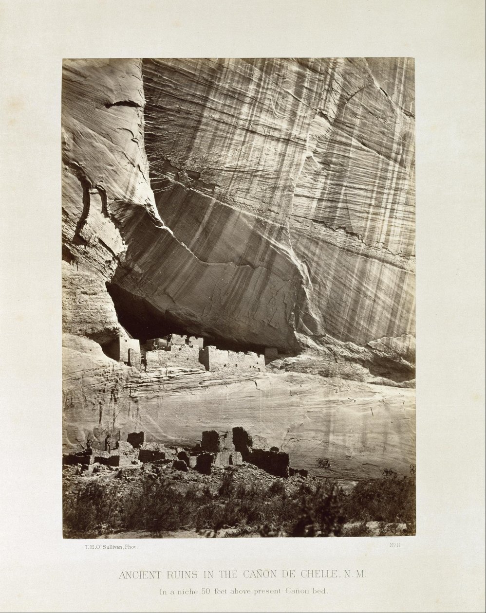 أطلال أثرية في Cañon de Chelle ، نيو مكسيكو (إقليم) بواسطة تيموثي إتش أوسوليفان